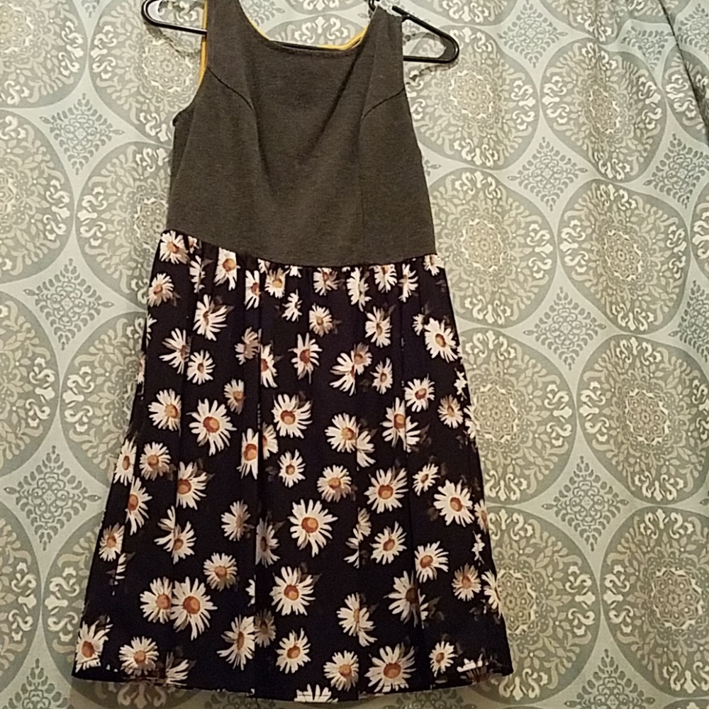 daisy dress